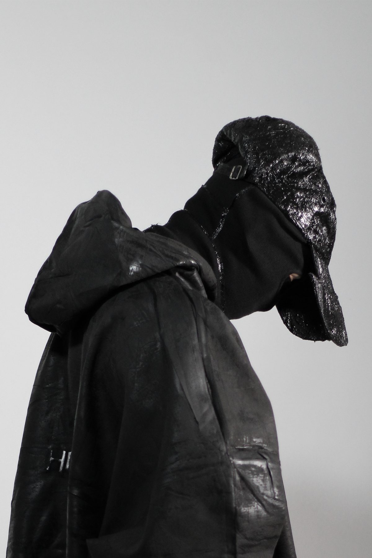SOPHOS (gorra) — puesta en cuerpo, perfil
